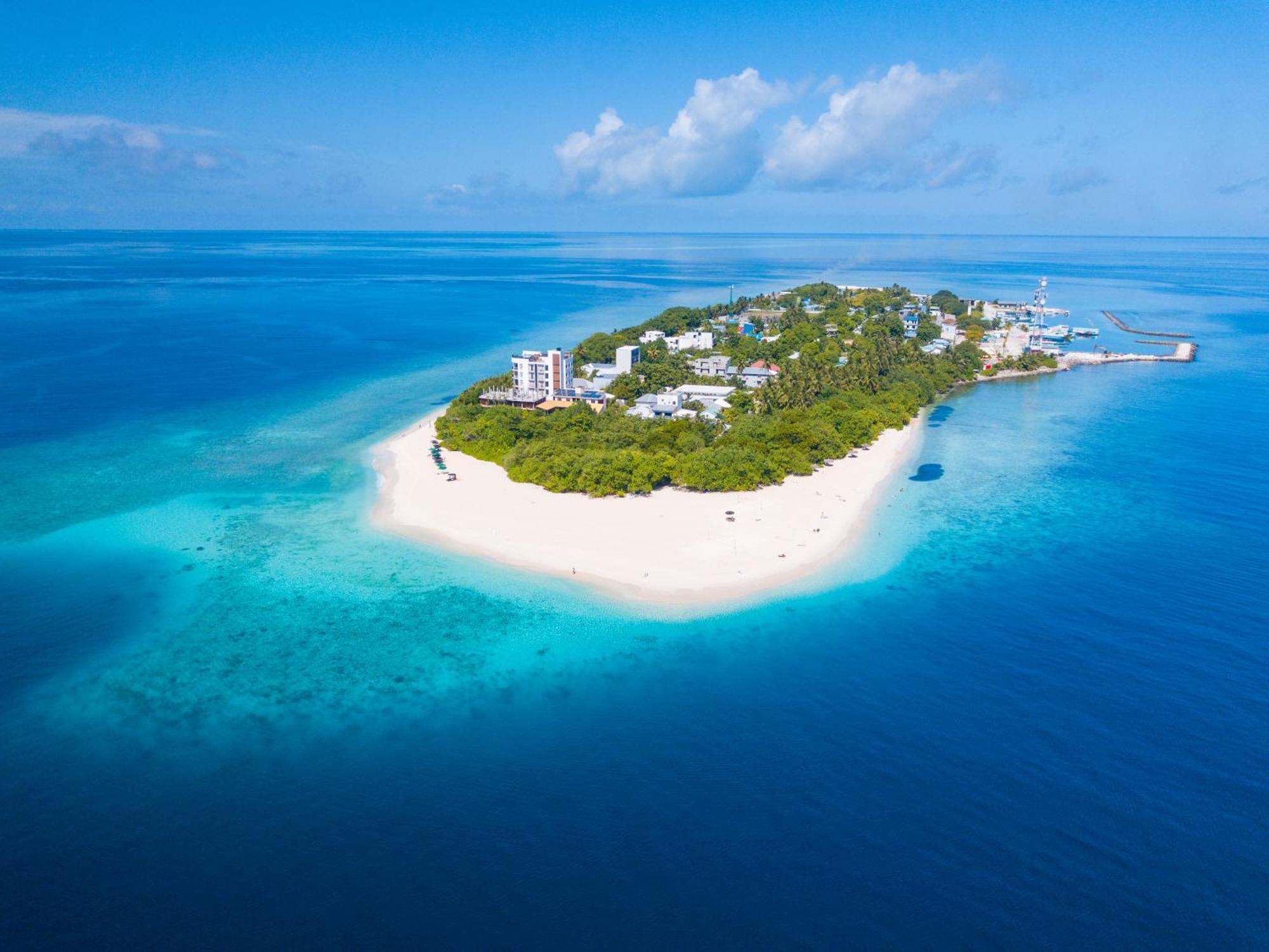 Ukulhas Villa Oceanview Hotel & Spa Exterior photo