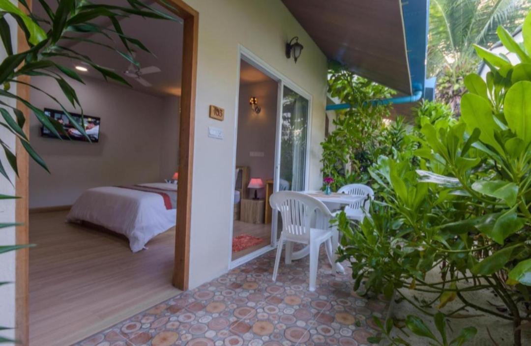 Ukulhas Villa Oceanview Hotel & Spa Exterior photo